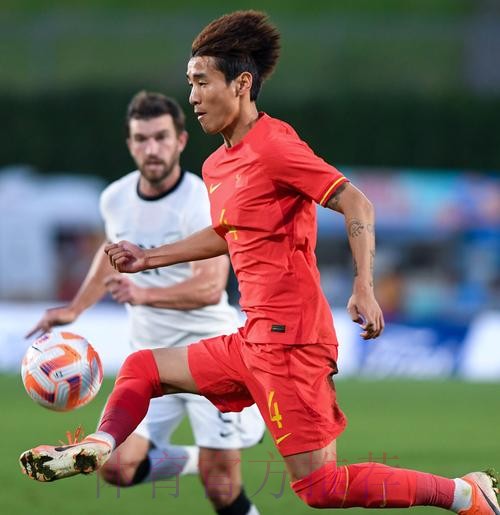 国际足球友谊赛 中国队1:2负于新西兰队 国际足球友谊赛 中国队1:2负于新西兰队